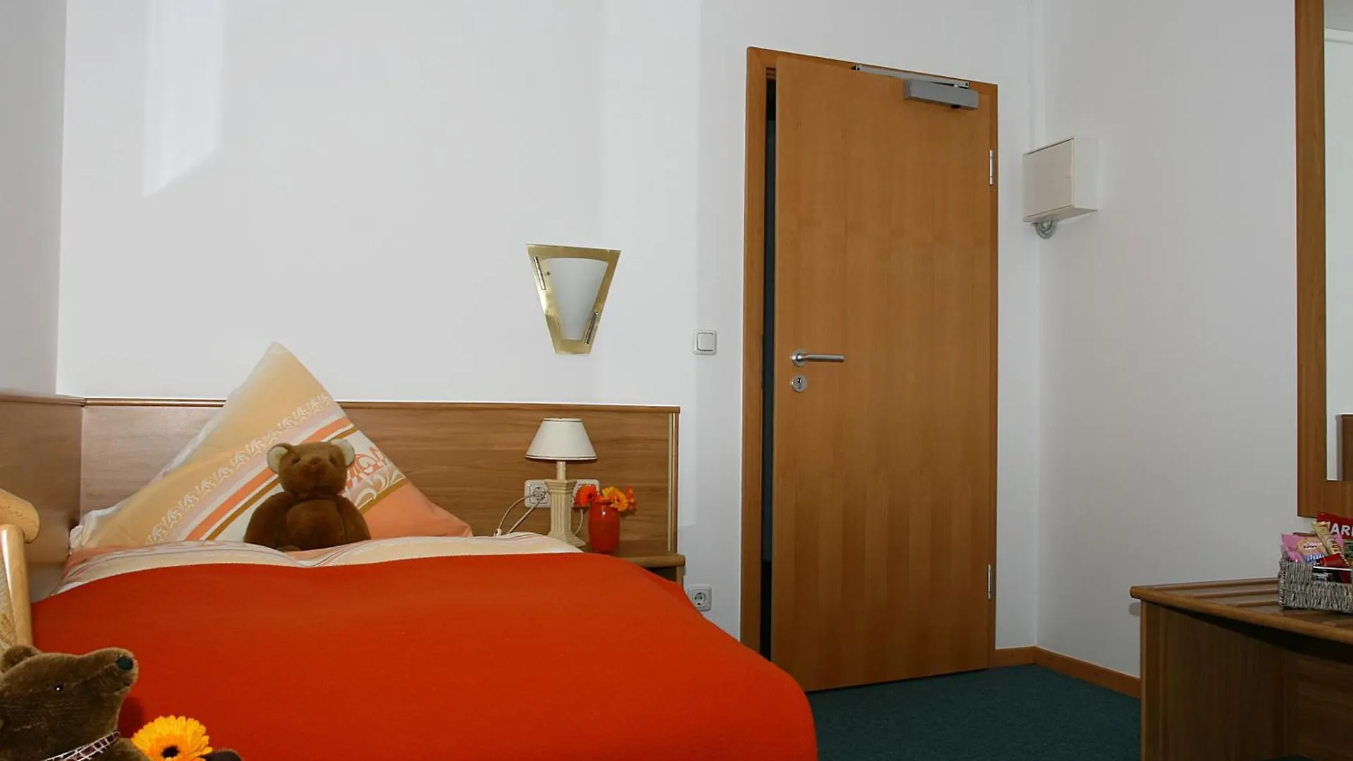 *** Guest house Gasthof Zur Post Neunkirchen am Brand Germany